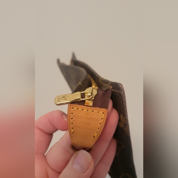 100% Authentic Louis Vuitton Monogram Pouch - Picture 9 of 11